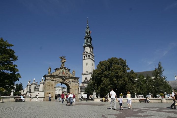 Jasna Gora private tour from Lodz,Jasna Gora worth visiting,Black Madonna tour Poland,best tours in Lodz Poland,Jasna Gora monastery tour,private tour from Lodz - complete tour package inclusions and what to expect