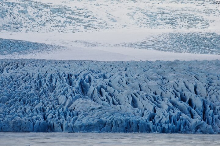 Jökulsárlón Glacier Lagoon private tour,is Jökulsárlón worth visiting,Jökulsárlón vs other lagoons,best time to visit Jökulsárlón,Jökulsárlón Glacier Lagoon tour deals,best tours in Jökulsárlón - best seasons and travel conditions