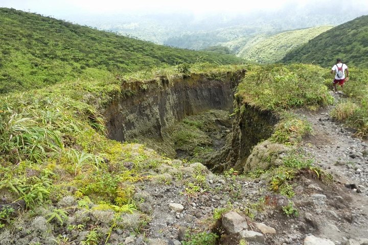 La Soufriere volcano hike tour,La Soufriere worth visiting,St Vincent volcano tours,best volcano tours St Vincent,La Soufriere hike difficulty,La Soufriere tour deals - complete tour package inclusions and what to expect