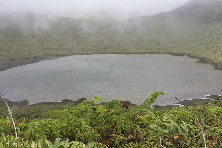 La Soufriere volcano hike tour,La Soufriere worth visiting,St Vincent volcano tours,best volcano tours St Vincent,La Soufriere hike difficulty,La Soufriere tour deals - best seasons and travel conditions