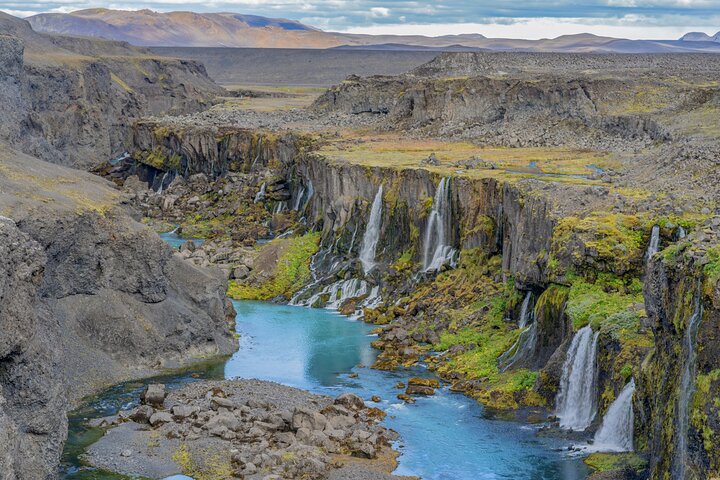 Landmannalaugar super jeep tour,Landmannalaugar worth visiting,best tours in Landmannalaugar,Landmannalaugar travel guide,Landmannalaugar best time to visit,Landmannalaugar tour deals - complete tour package inclusions and what to expect
