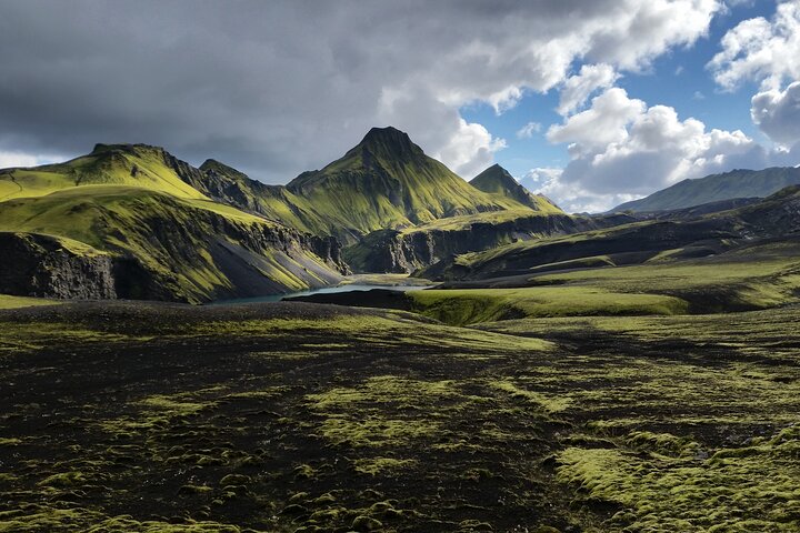 Laugavegur photography tour Iceland,is Laugavegur tour worth it,Laugavegur vs Landmannalaugar,best time for Laugavegur tour,Laugavegur tour deals,best photography tours in Iceland - best seasons and travel conditions
