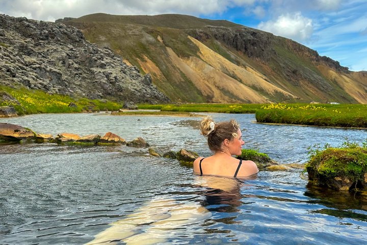 Step-by-step travel guide for Laugavegur trek worth visiting,Laugavegur trek best time to visit,Laugavegur vs Fimmvörðuháls,Laugavegur trek tour deals,best tours in Iceland highlands,is Laugavegur trek worth it - transport and logistics
