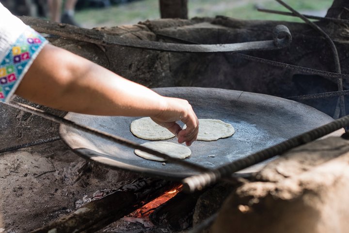 Mayan cooking class in Belize,is a Mayan cooking class worth it,Belize cultural tour deals,best food tours in Placencia,make chocolate in Belize,Mayan culture tour experience - complete tour package inclusions and what to expect