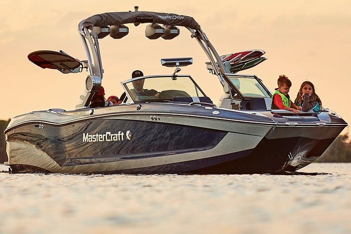 Sand Hollow boat charter deals,Sand Hollow boat tours,Sand Hollow State Park boat rental,best boat tours in Utah,Sand Hollow vs Quail Creek,Sand Hollow family boat charter - complete tour package inclusions and what to expect