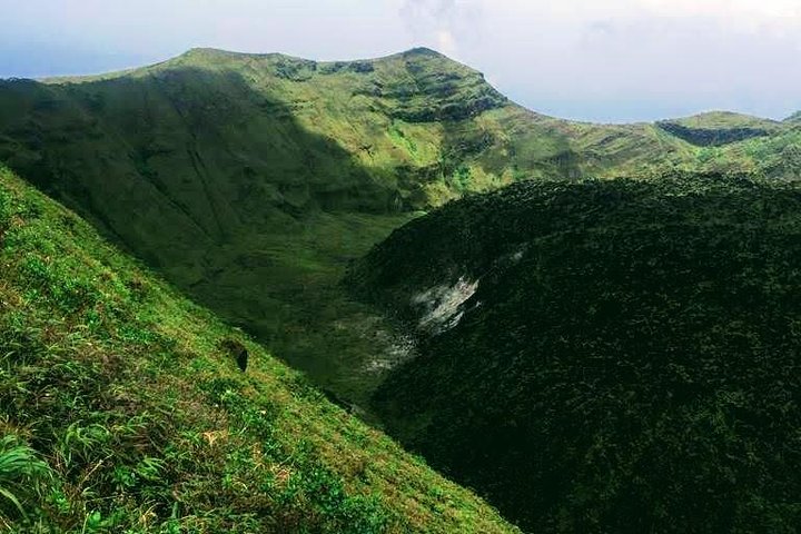 Soufriere Volcano Hike tour,Soufriere Volcano worth visiting,best volcano tours St Vincent,La Soufriere hike difficulty,St Vincent volcano tour deals,Soufriere Volcano guided hike - complete tour package inclusions and what to expect