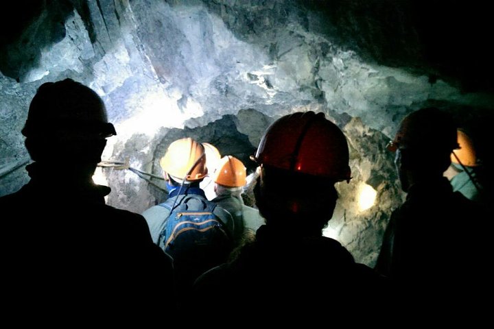 Sucre to Uyuni private transfer,Sucre to Uyuni tour,Potosí mines tour from Sucre,Sucre Uyuni travel guide,private transfer Bolivia,best tours Sucre to Uyuni - complete tour package inclusions and what to expect