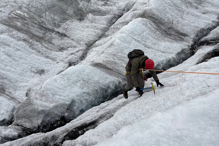 Step-by-step travel guide for Sólheimajökull glacier tour,best glacier tours in Iceland,Sólheimajökull worth visiting,small group glacier adventure,Sólheimajökull tour deals,Iceland glacier climbing experience - transport and logistics