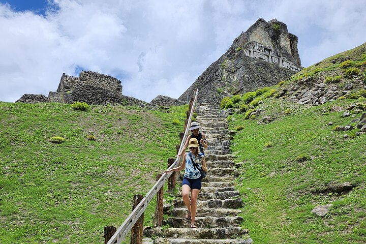 Xunantunich and cave tubing tour,Xunantunich tour from Placencia,Jaguar Paw cave tubing Belize,best tours in Placencia Belize,is Xunantunich worth visiting,Belize adventure tours - complete tour package inclusions and what to expect