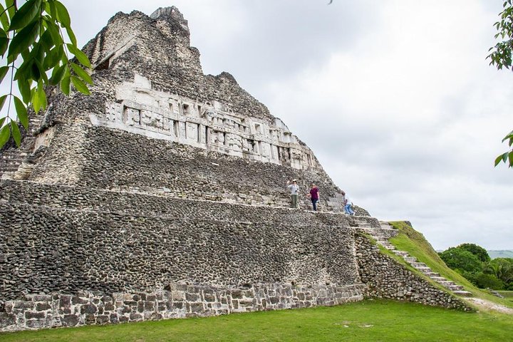 Step-by-step travel guide for Xunantunich tour from Placencia,Xunantunich half-day tour,Placencia to Xunantunich,Xunantunich Maya ruins tour,best tours in Placencia,Xunantunich worth visiting - transport and logistics
