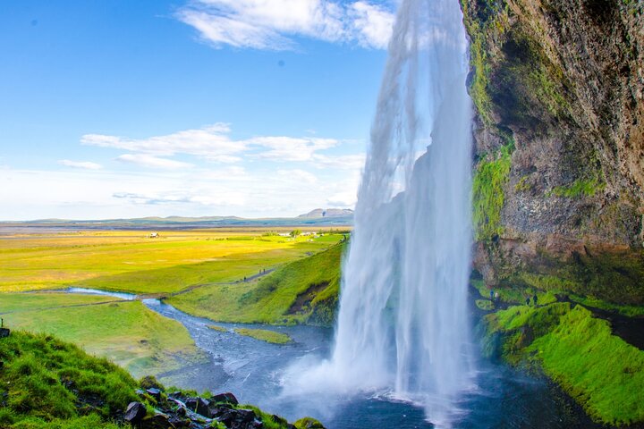 Step-by-step travel guide for best private tours in Iceland,private South Coast tour Iceland,is Iceland worth visiting,Iceland best time to visit,Iceland tour deals,South Coast Iceland vs Golden Circle - transport and logistics