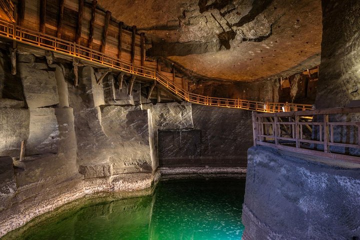 best tours from Lodz to Krakow,is Krakow worth visiting,Lodz to Krakow day trip,Wieliczka Salt Mine tour from Lodz,Krakow and Wieliczka tour deals,best time to visit Krakow - best seasons and travel conditions