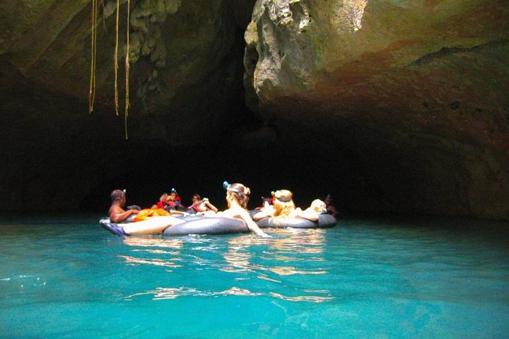 best tours in Placencia,Placencia worth visiting,Placencia travel guide,Mayan ruins tour Placencia,cave tubing in Belize,Placencia tour deals - complete tour package inclusions and what to expect