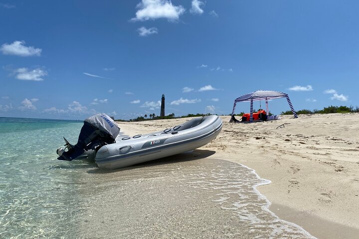 Step-by-step travel guide for catamaran adventure in the Exumas,Exumas catamaran tour deals,is a catamaran tour worth it,best sailing trips Bahamas,Exumas private yacht charter,Staniel Cay sailing experience - transport and logistics