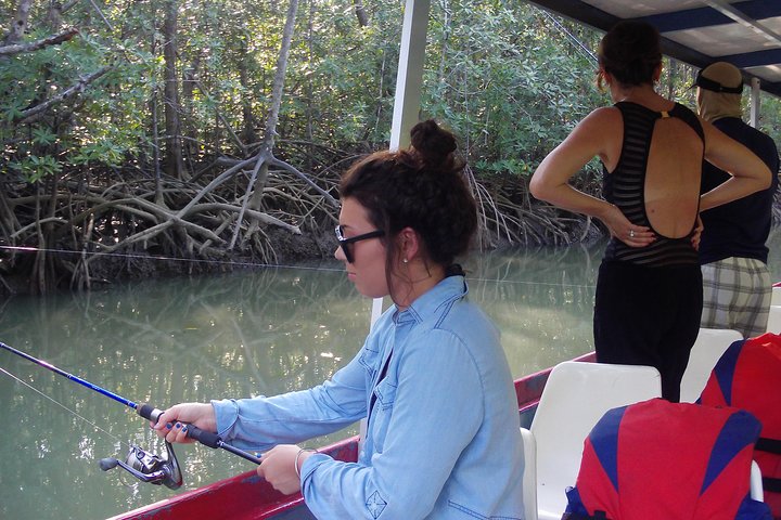 fishing tour in Manuel Antonio,Manuel Antonio fishing tours,Damas Island fishing tour,best fishing in Manuel Antonio,Manuel Antonio mangrove fishing,Manuel Antonio fishing guide - best seasons and travel conditions