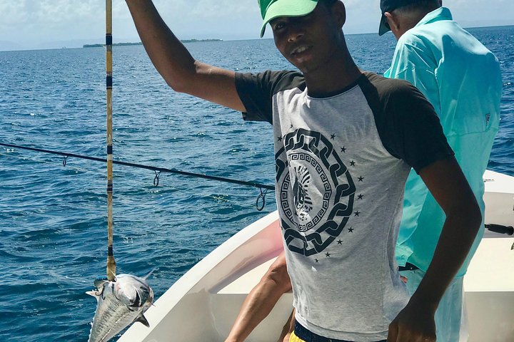 fishing tours in placencia belize,placencia fishing charters,best fishing in placencia,placencia island getaway,private fishing tour belize,placencia snorkeling and fishing - best seasons and travel conditions
