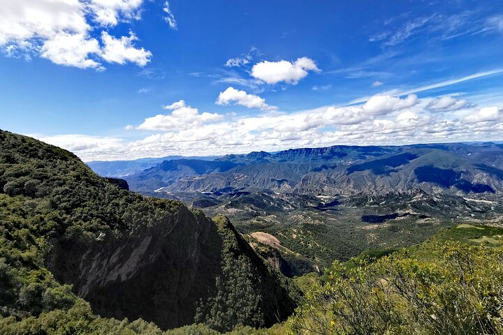hiking tour in El Palmar Bolivia,El Palmar Bolivia worth visiting,best tours in El Palmar,El Palmar trekking from Sucre,El Palmar Bolivia travel guide,El Palmar vs other Bolivia hikes - best seasons and travel conditions