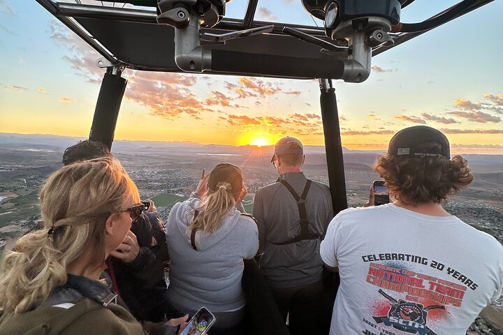 hot air balloon in southern utah,is a hot air balloon ride in utah worth it,best time for hot air balloon st george,zion balloons tour deals,southern utah balloon adventure,hot air balloon ride near zion - top highlights and must-see experiences