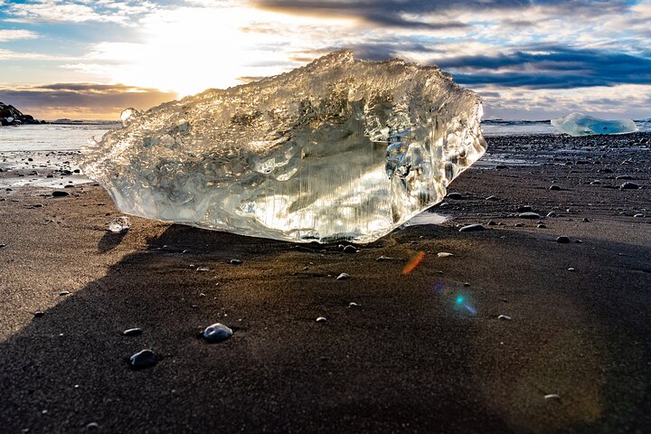 private Diamond Beach tour Iceland,Diamond Beach and Jökulsárlón tour,best tours in Iceland south coast,Iceland glacier lagoon tour deals,is Diamond Beach worth visiting,Iceland private day tour - best seasons and travel conditions