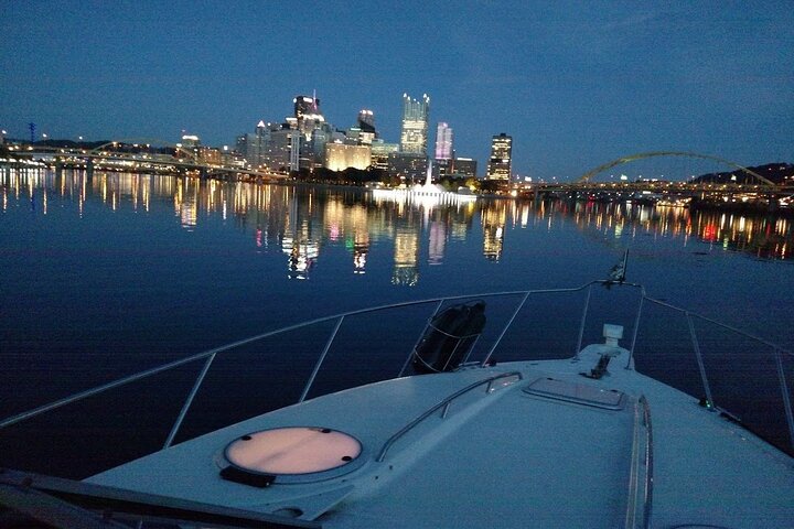 private boat cruise Pittsburgh,Pittsburgh boat tours,best tours in Pittsburgh,Pittsburgh sightseeing cruise,private charter boat Pittsburgh,Pittsburgh three rivers cruise - best seasons and travel conditions