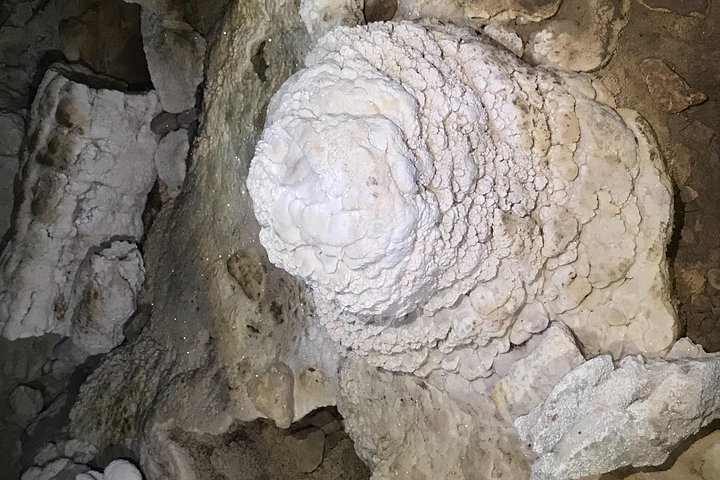 Step-by-step travel guide for private cave tubing xunantunich tour,cave tubing in belize,xunantunich mayan ruins tour,best tours from placencia,belize adventure tours,private tours in belize - transport and logistics