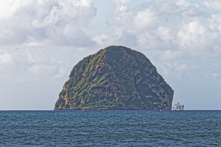 Step-by-step travel guide for private custom tour of Martinique,Martinique half day tour,customizable Martinique itinerary,private guide Martinique,Martinique tour deals,is Martinique worth visiting - transport and logistics