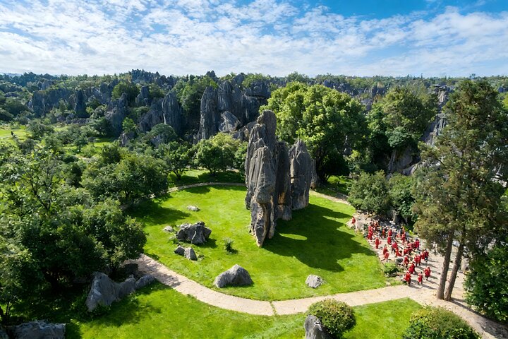 Step-by-step travel guide for private day tour in Kunming,Kunming Stone Forest tour,Chengzi Ancient Town tour,best tours in Kunming,Kunming day trip deals,Kunming private tour guide - transport and logistics