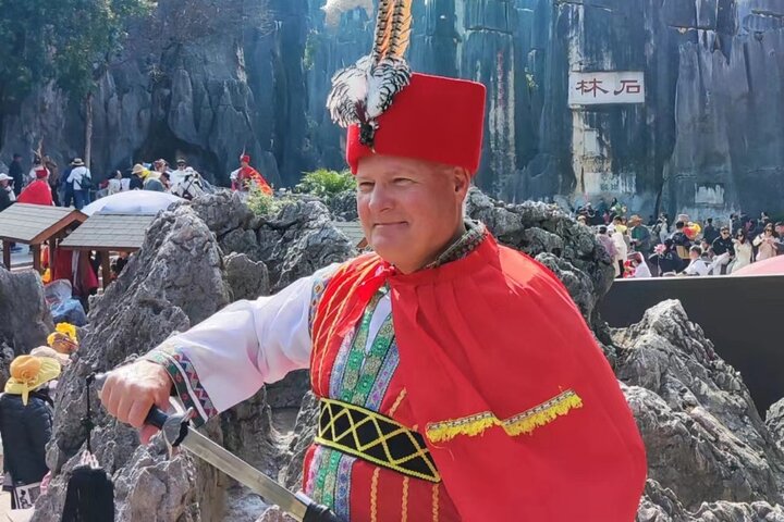 Step-by-step travel guide for private day tour in Kunming,Kunming Stone Forest tour,Kunming Cuihu Lake tour,best tours in Kunming,Kunming private tour deals,Kunming day trip itinerary - transport and logistics