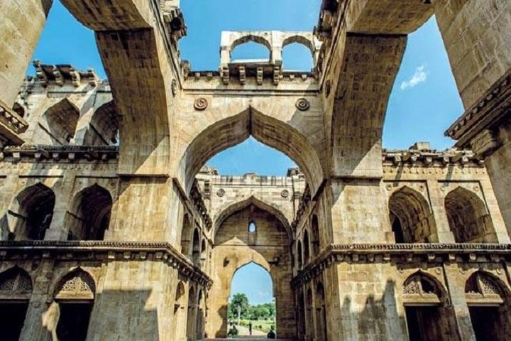 private day tour to chanderi,chanderi day trip from orchha,is chanderi worth visiting,chanderi best time to visit,chanderi tour deals,chanderi vs orchha - complete tour package inclusions and what to expect