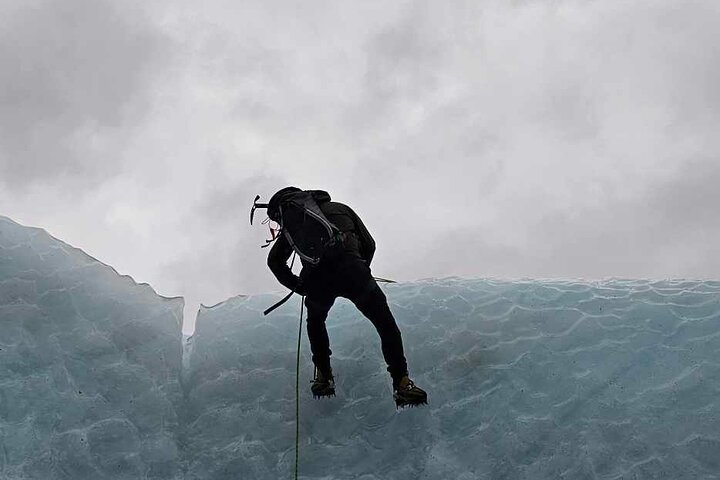 Step-by-step travel guide for private ice climbing tour Iceland,ice climbing in Iceland worth it,Sólheimajökull glacier tour,best private tours Iceland,Iceland glacier climbing deals,is ice climbing in Iceland safe - transport and logistics