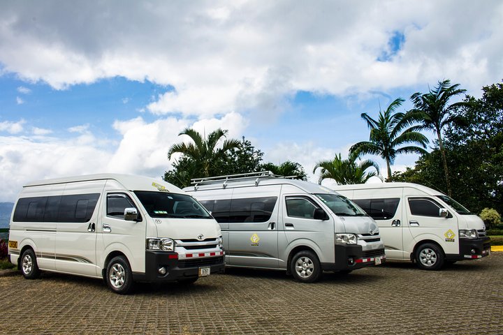 private transfer from manuel antonio to la fortuna,manuel antonio to la fortuna transportation,la fortuna private shuttle,costa rica private transfer,best way to get from manuel antonio to la fortuna,group transport costa rica - best seasons and travel conditions