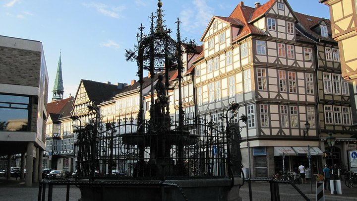 Step-by-step travel guide for private walking tour in Hanover,Hanover walking tour deals,best tours in Hanover,is Hanover worth visiting,Hanover vs Hamburg,Hanover best time to visit - transport and logistics
