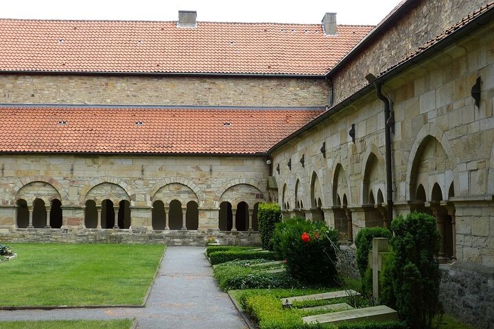 Step-by-step travel guide for private walking tour in Osnabrück,Osnabrück private tour guide,Osnabrück walking tour deals,best guided tours in Osnabrück,Osnabrück City of Peace tour,Osnabrück half-day guided experience - transport and logistics