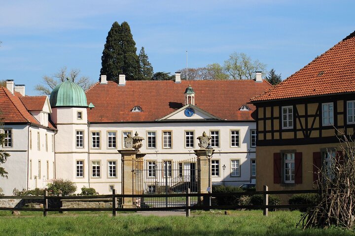 private walking tour in Osnabrück,Osnabrück private tour guide,Osnabrück walking tour deals,best guided tours in Osnabrück,Osnabrück City of Peace tour,Osnabrück half-day guided experience - best seasons and travel conditions