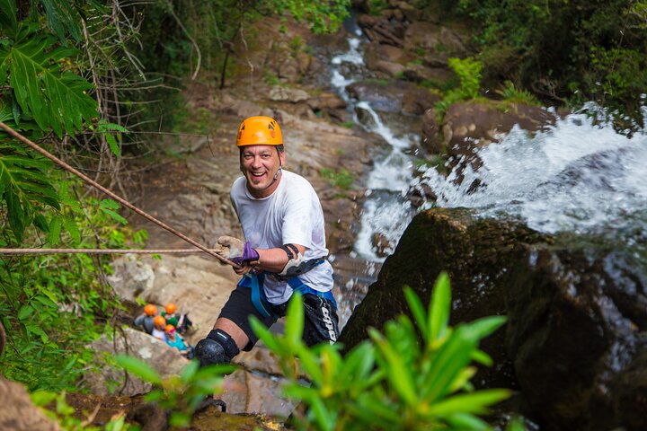 zipline and waterfall rappel in Belize,is zipline in Belize worth it,Belize adventure tours,Bocawina Falls rappelling,best adventure tours in Belize,Belize zipline tour deals - best seasons and travel conditions